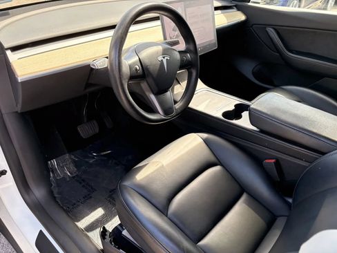 Used 2022 Tesla Model Y Long Range AWD/4WD image 10