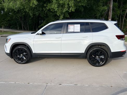 Certified 2025 Volkswagen Atlas SE w/ Panoramic Sunroof Package image 7
