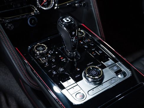 Used 2022 Bentley Flying Spur V8 image 62