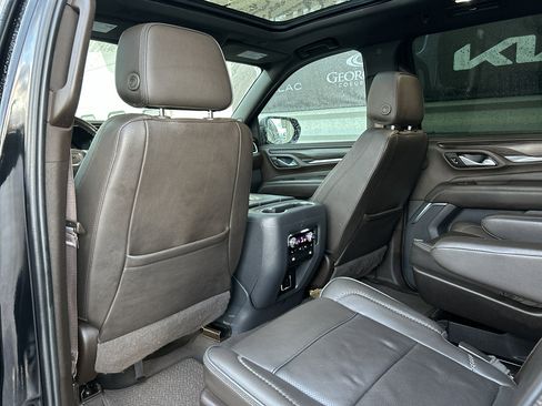 Used 2022 GMC Yukon XL Denali image 13
