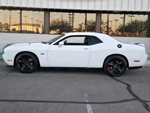 Used 2012 Dodge Challenger SRT8 w/ Premium Sound Group image 5