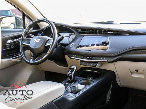 Used 2023 Cadillac XT4 Premium Luxury image 24