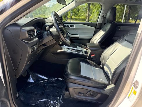 Used 2023 Ford Explorer XLT w/ Equipment Group 202A AWD/4WD image 12