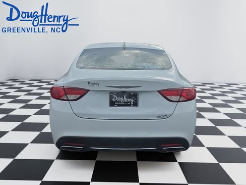 Used 2017 Chrysler 200 Limited Platinum w/ Comfort & Convenience Group FWD image 4