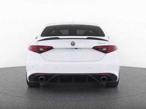 Used 2019 Alfa Romeo Giulia w/ Quick Order Package 22K Sport RWD image 3
