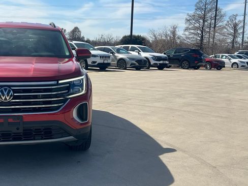 Used 2024 Volkswagen Atlas SE w/ Black Wheel Package image 3