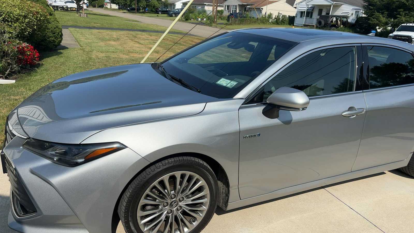 Used 2019 Toyota Avalon Limited w/ Preferred Accessory Package FWD image 1