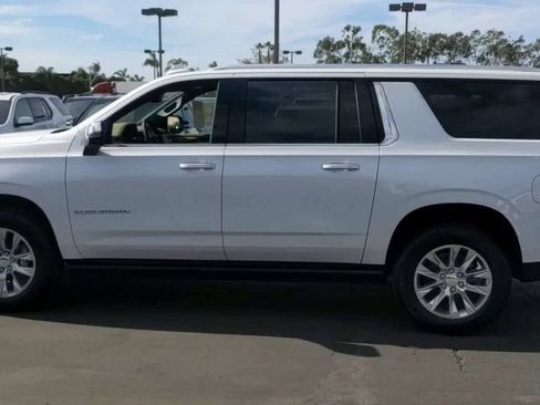 Used 2023 Chevrolet Suburban Premier AWD/4WD image 5