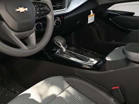 New 2026 Chevrolet Trax LT w/ LPO, Blackout Package image 26