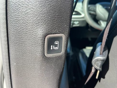 Used 2020 Chrysler Pacifica Touring-L Plus w/ S Appearance Package FWD image 29