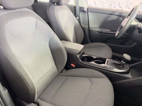 Used 2025 Kia K4 FWD image 25