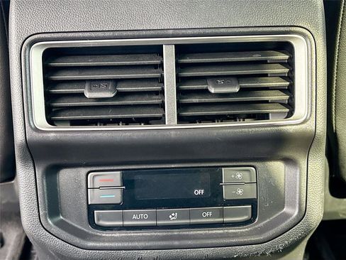 Used 2025 Volkswagen Atlas SE FWD image 24