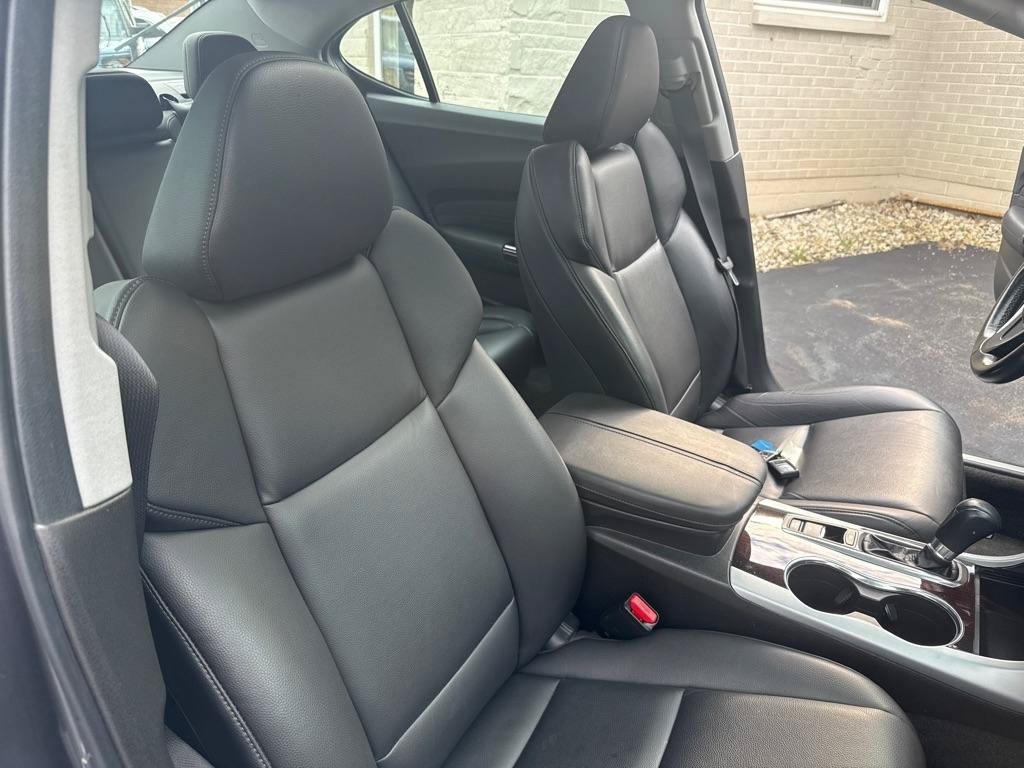 Used 2017 Acura TLX FWD image 17