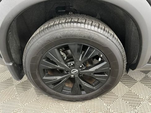Used 2023 Nissan Rogue SV w/ SV Premium B Package image 18