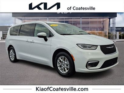 Used 2023 Chrysler Pacifica Touring-L