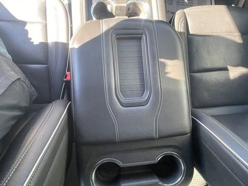 Used 2023 GMC Yukon XL SLT image 21