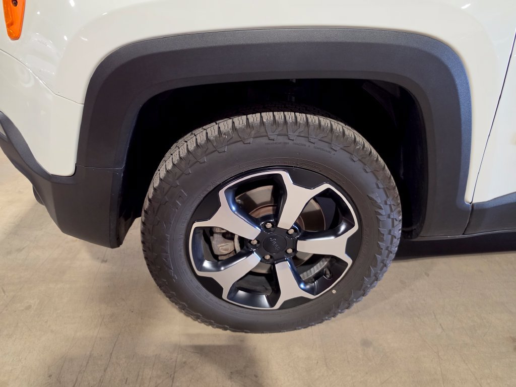 Used 2021 Jeep Renegade Trailhawk w/ Sun & Sound Group AWD/4WD image 3
