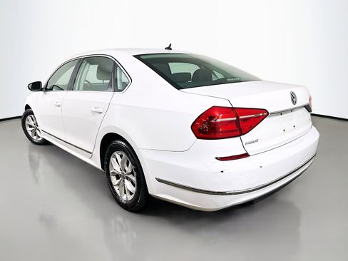 Used 2016 Volkswagen Passat 1.8T S image 5