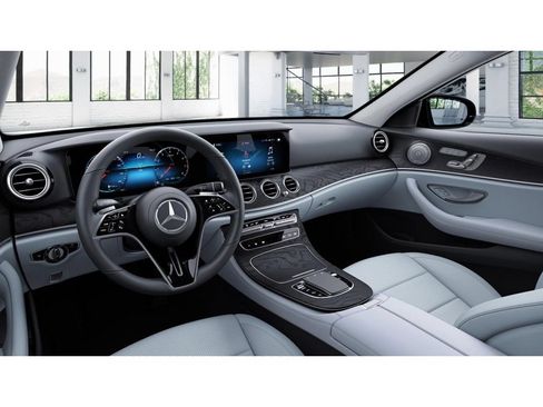 Used 2021 Mercedes-Benz E 350 4MATIC Sedan image 3