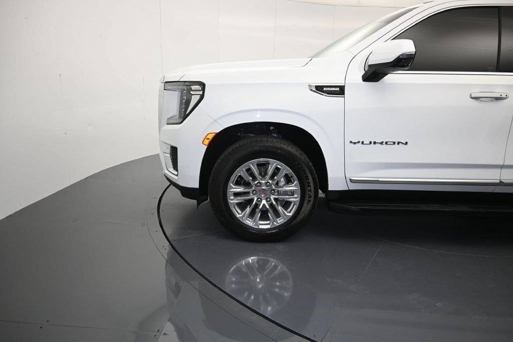Used 2024 GMC Yukon SLT w/ SLT Luxury Package AWD/4WD image 9