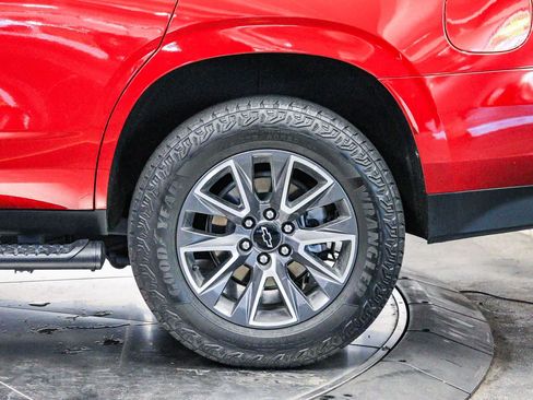 Used 2024 Chevrolet Tahoe Z71 w/ Luxury Package AWD/4WD image 10