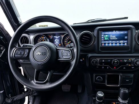 Used 2022 Jeep Wrangler Unlimited Sport image 3