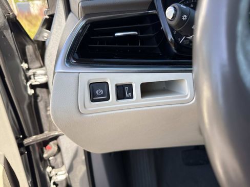 Certified 2025 Cadillac XT6 Premium Luxury image 33