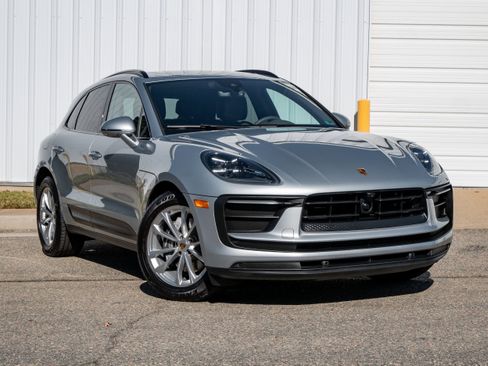 Used 2023 Porsche Macan image 9