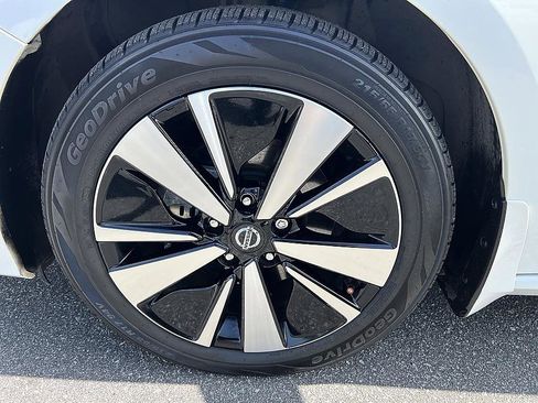 Certified 2022 Nissan Altima 2.5 SV AWD/4WD image 9