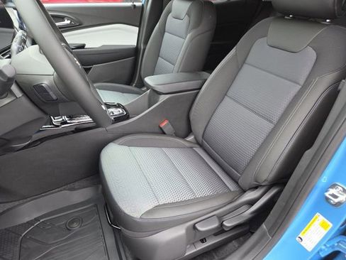 New 2026 Chevrolet Trax LT w/ Driver Confidence Package image 30