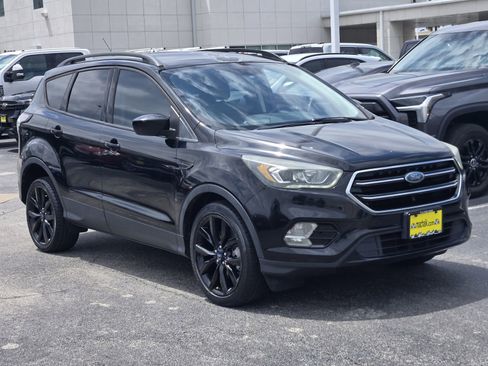 Used 2017 Ford Escape SE w/ Equipment Group 201A FWD image 3