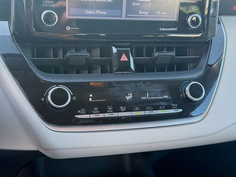 Used 2022 Toyota Corolla L FWD image 11