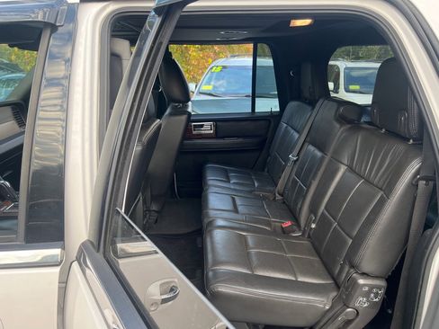 Used 2012 Lincoln Navigator L 4WD image 15