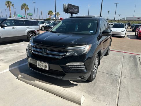 Used 2017 Honda Pilot Touring image 2