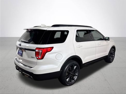 Used 2017 Ford Explorer XLT w/ Equipment Group 202A AWD/4WD image 6