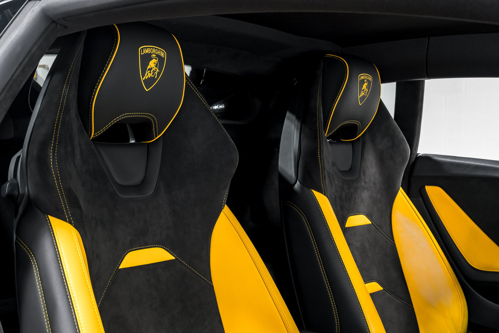 Used 2023 Lamborghini Huracan Tecnica RWD image 35