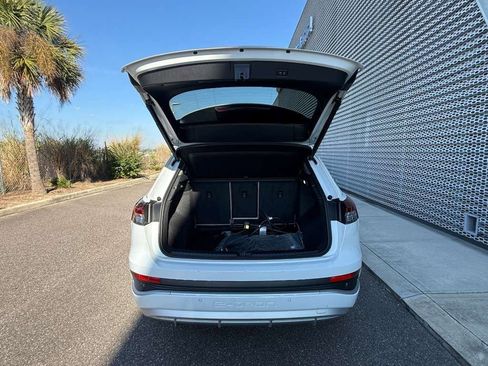 Used 2024 Audi Q4 e-tron Premium w/ Convenience Package image 46