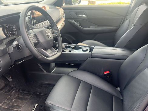 Used 2025 Nissan Rogue SV w/ SV Premium Package AWD/4WD image 17