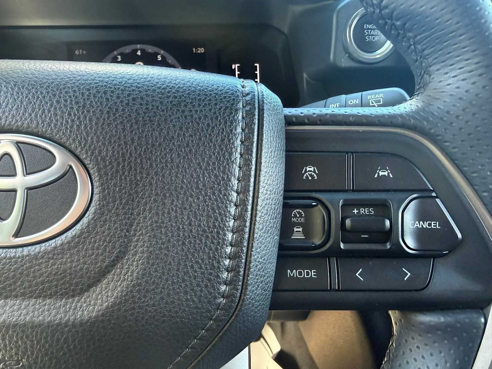 Used 2025 Toyota 4Runner SR5 AWD/4WD image 29