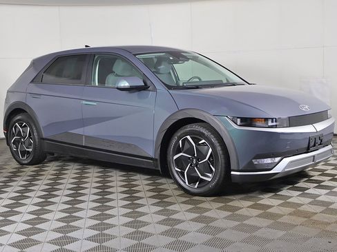 Used 2024 Hyundai Ioniq 5 SEL image 2