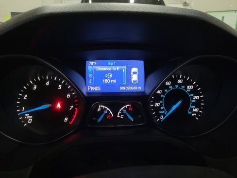 Used 2014 Ford Focus SE w/ Equipment Group 201A FWD image 23