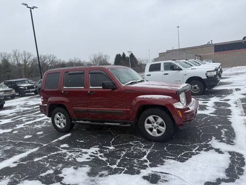 Used 2012 Jeep Liberty Sport image 4