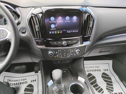 Used 2023 Chevrolet Traverse LT image 8