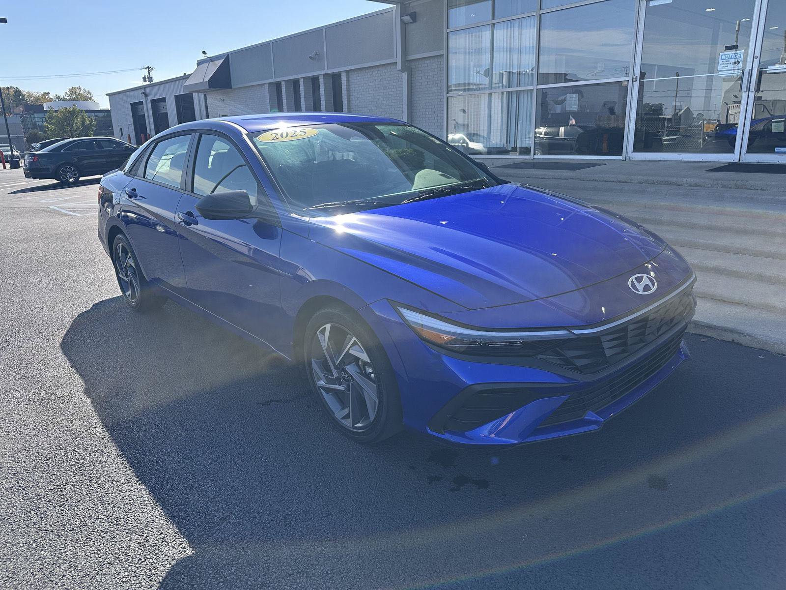 Used 2025 Hyundai Elantra Sport FWD image 3