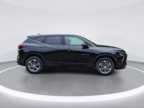 Used 2025 Chevrolet Blazer LT FWD image 9