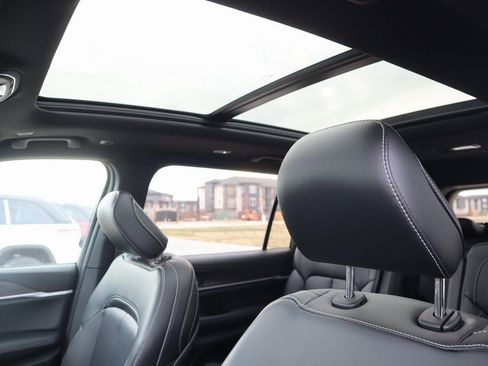 New 2025 Jeep Grand Cherokee L Limited image 17