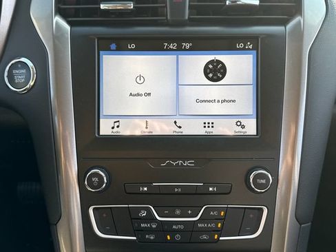 Used 2019 Ford Fusion SE FWD image 29