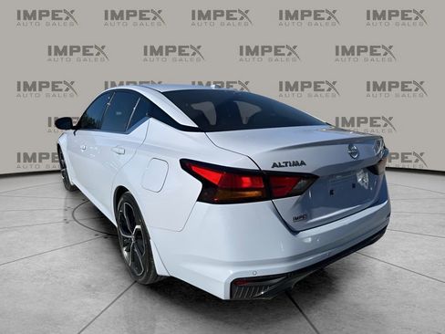 Used 2024 Nissan Altima 2.5 SR w/ SR Premium Package image 3