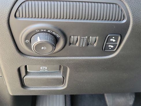 Used 2024 Jeep Wagoneer 4WD image 27