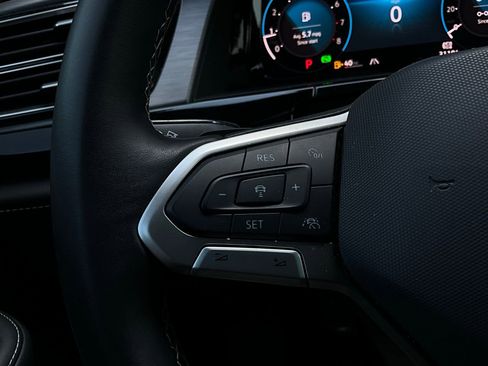 Used 2024 Volkswagen Atlas Cross Sport SE image 35